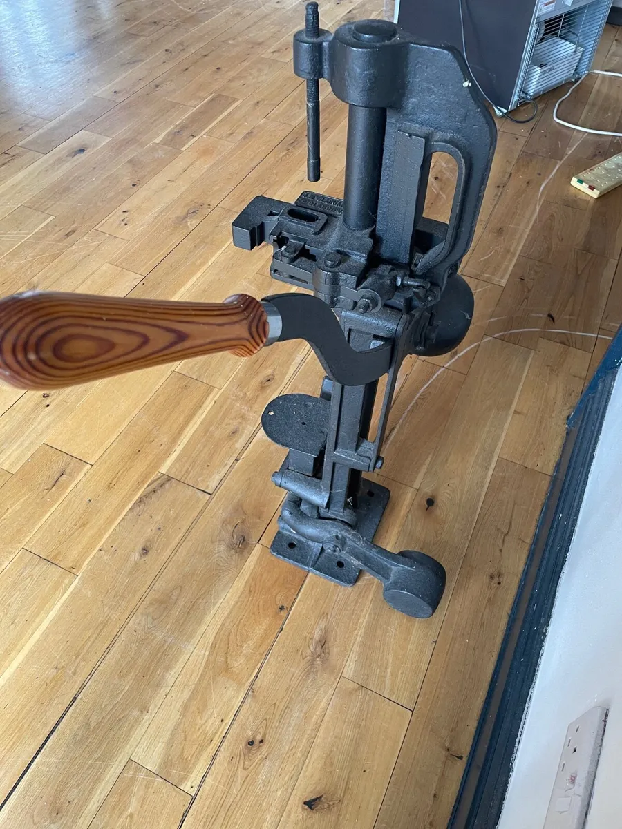 Antique cork bottler - Image 4