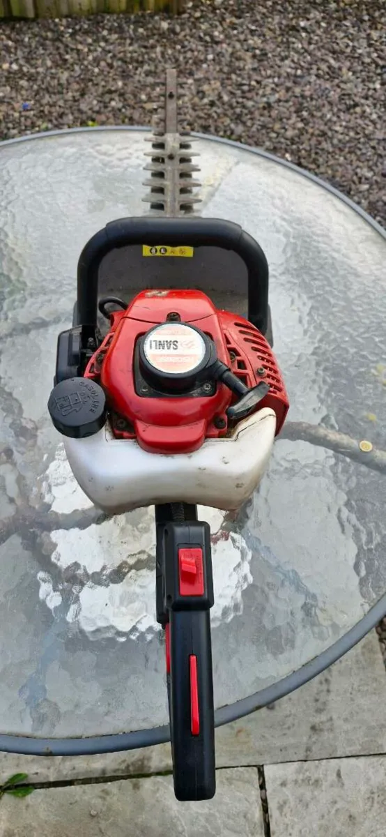 Petrol hedge trimmer - Image 2