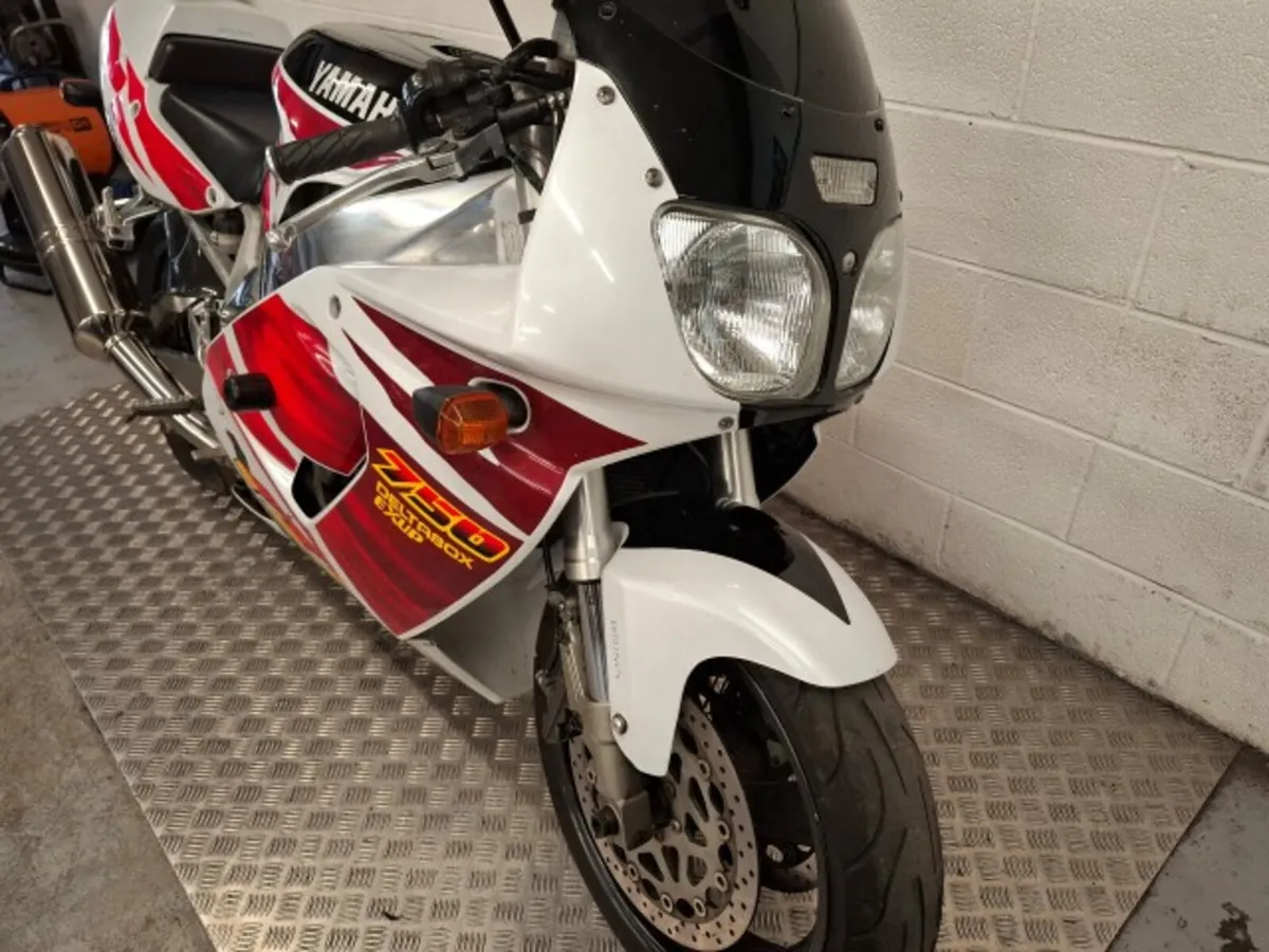 YAMAHA YZF 750 Genesis 1995 - Image 2