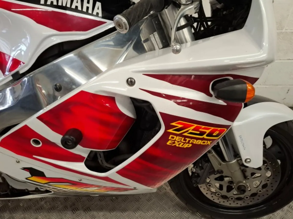 YAMAHA YZF 750 Genesis 1995 - Image 4