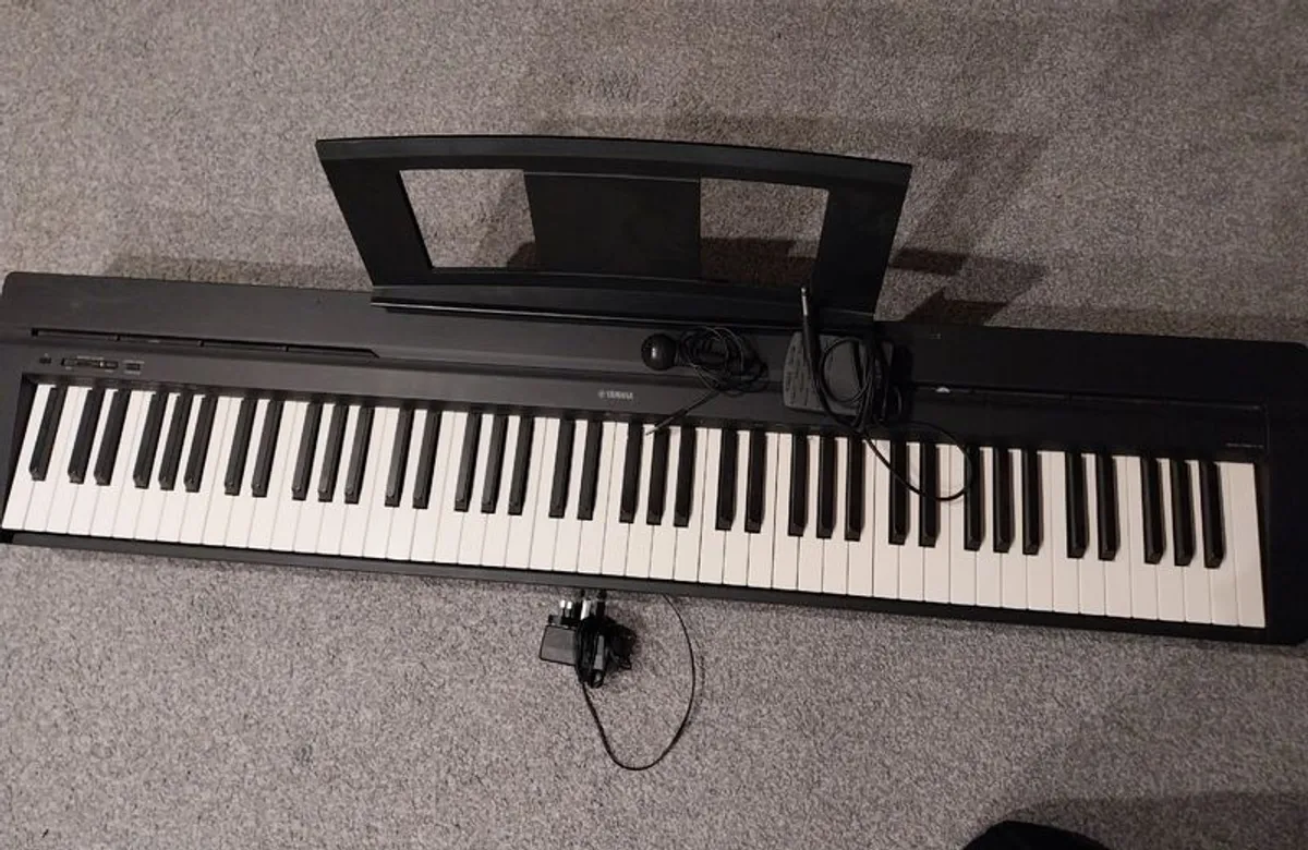 Digital yamaha piano P45 mint condition barely used with pedal and weighted keys - Image 4