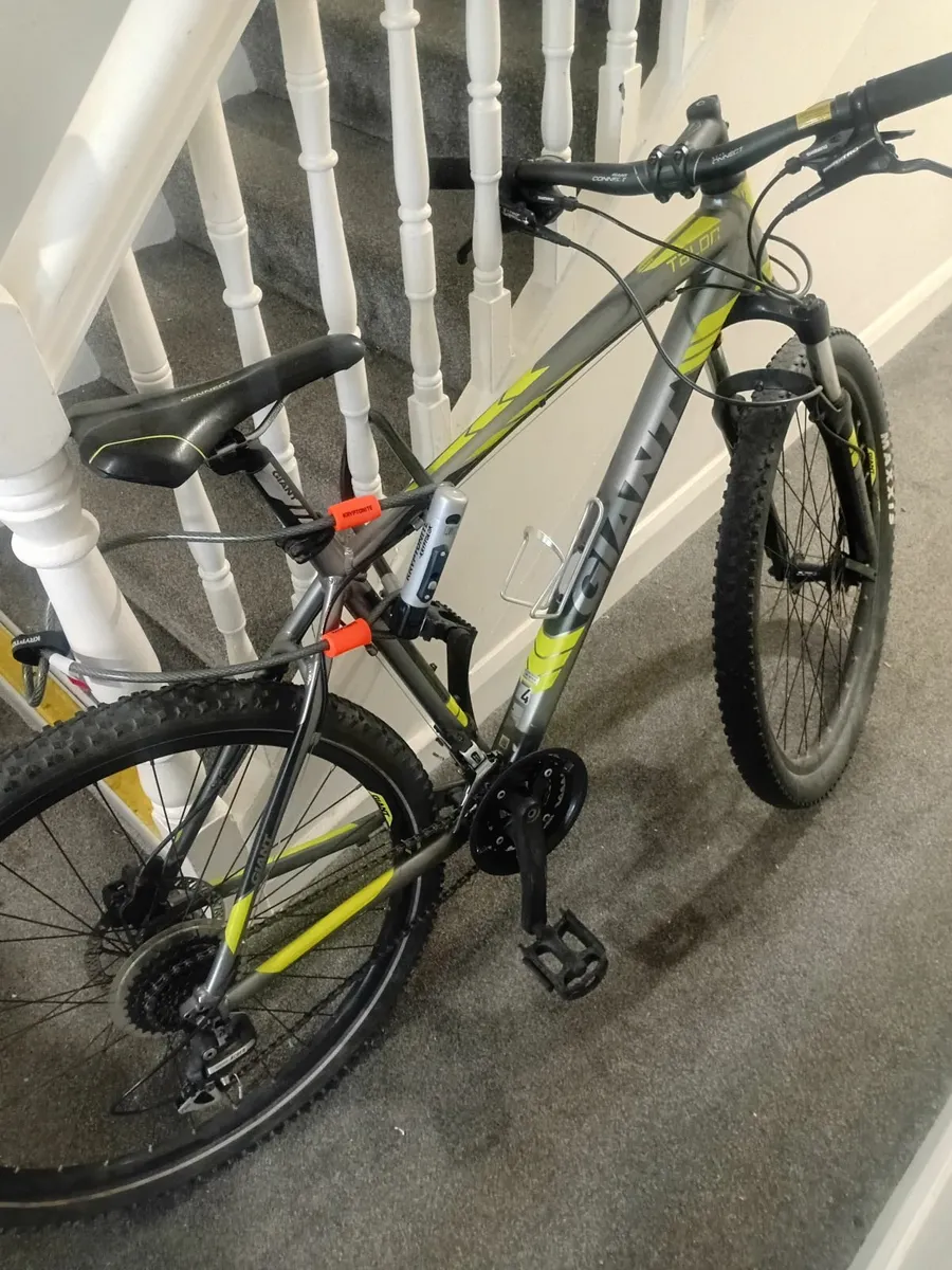Giant Talon 4 Bike (Like New) - Image 2