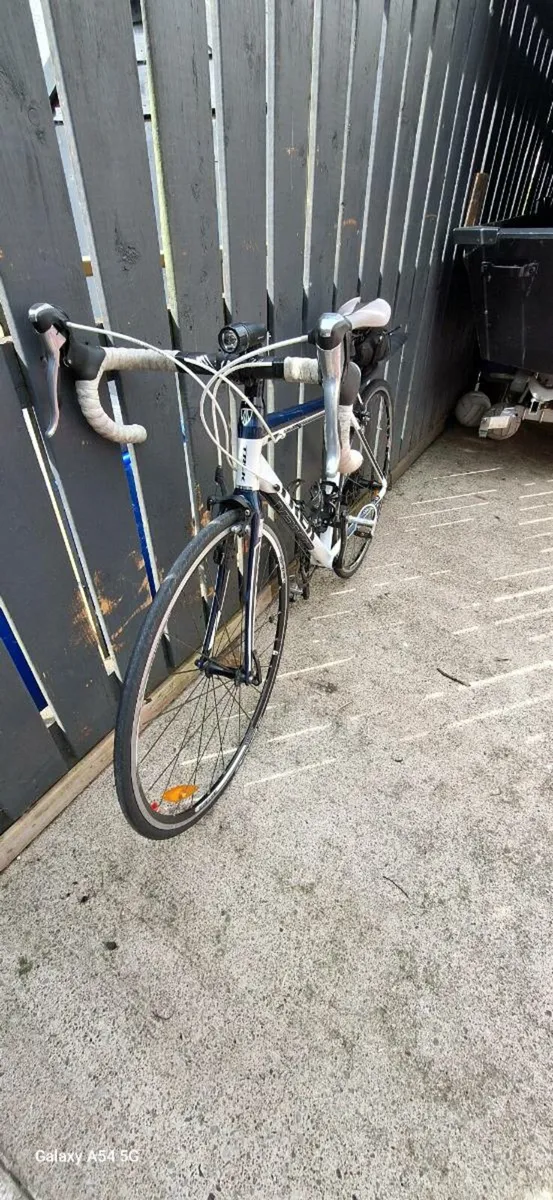 Road bike - Image 2