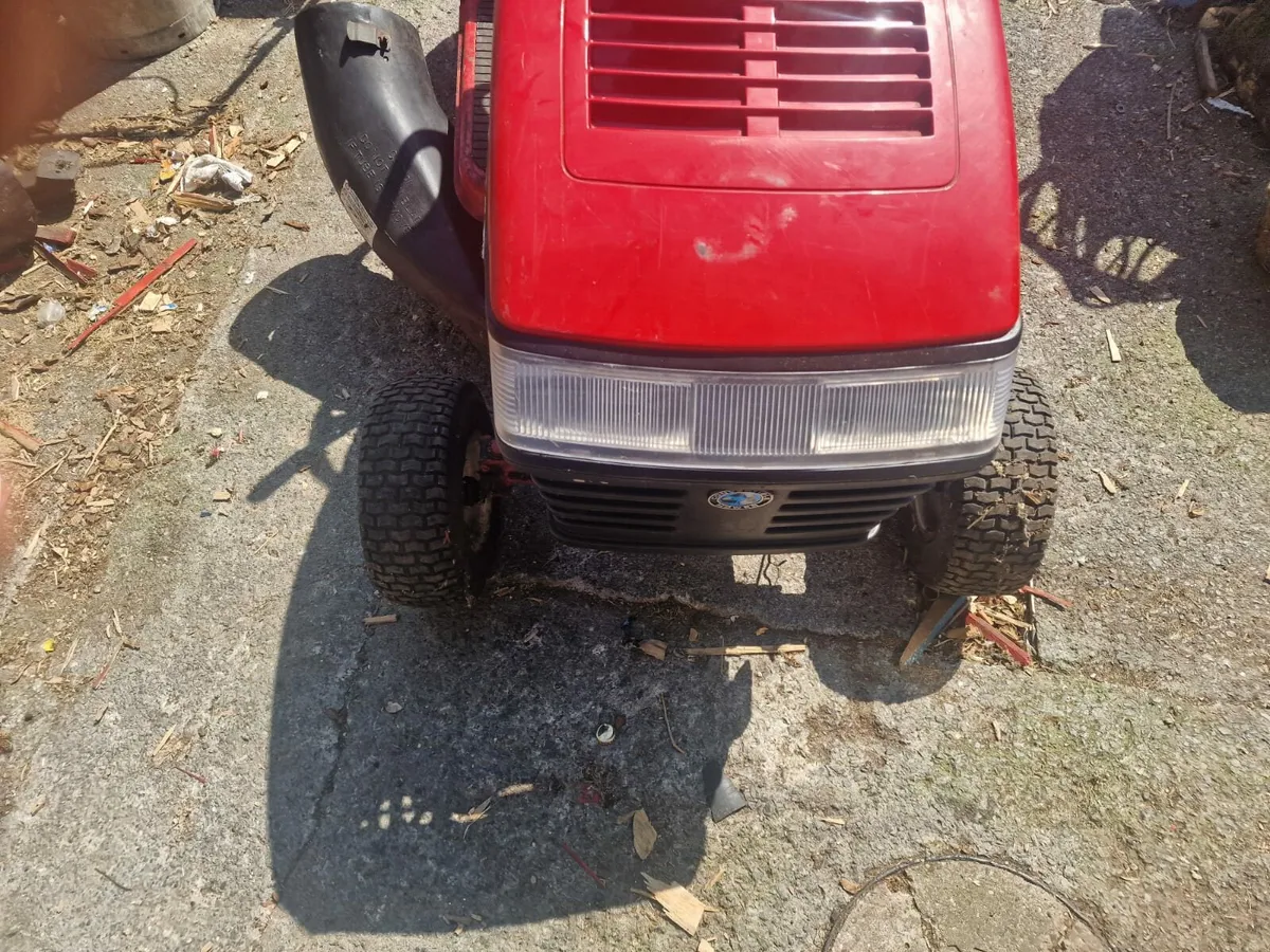 Snapper ride on lawnmower un excellent condition - Image 2