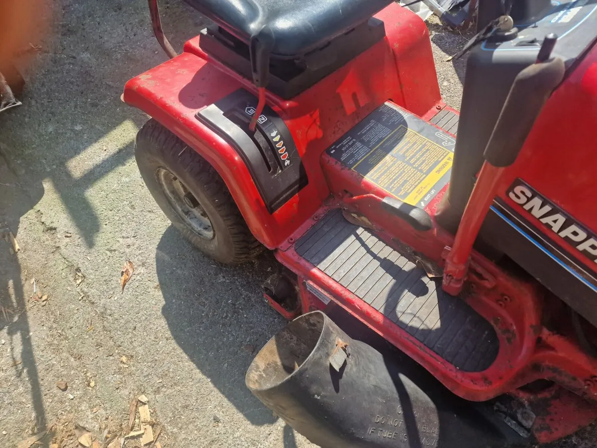 Snapper ride on lawnmower un excellent condition - Image 3