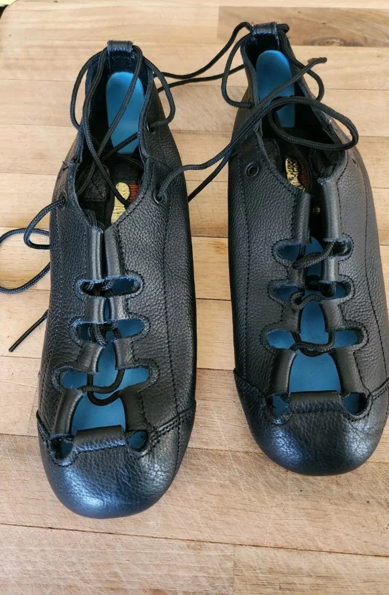 Irish Dancing Shoes Hullachan Pro size 7.5W - Image 1