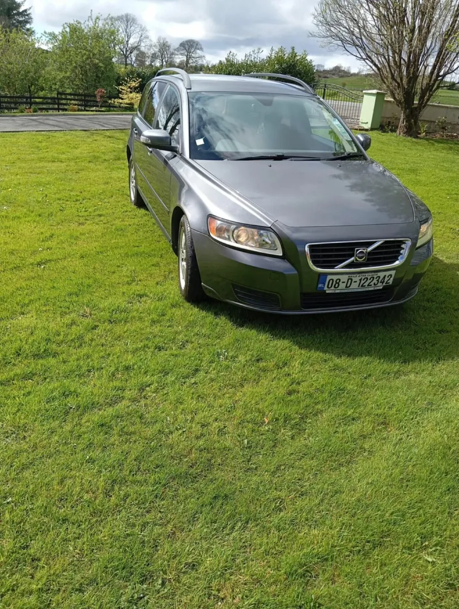 Volvo V50 2008 - Image 1