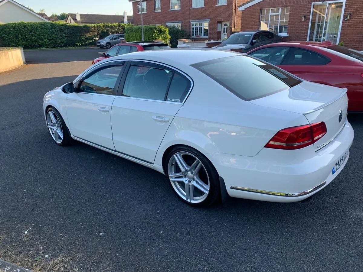 Volkswagen Passat 2011 - Image 1