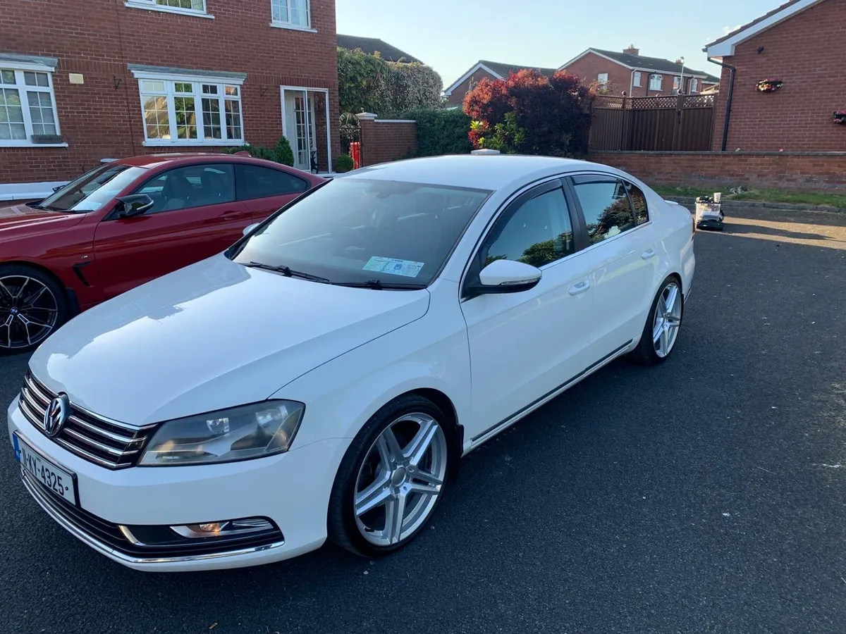 Volkswagen Passat 2011 - Image 2