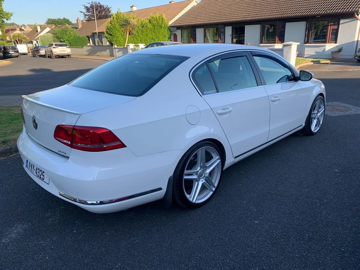 Volkswagen Passat 2011 - Image 3
