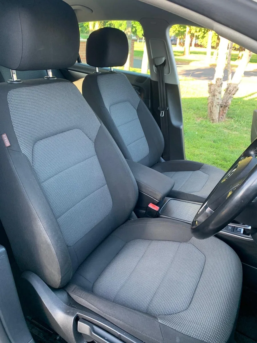 Volkswagen Passat 2011 - Image 4