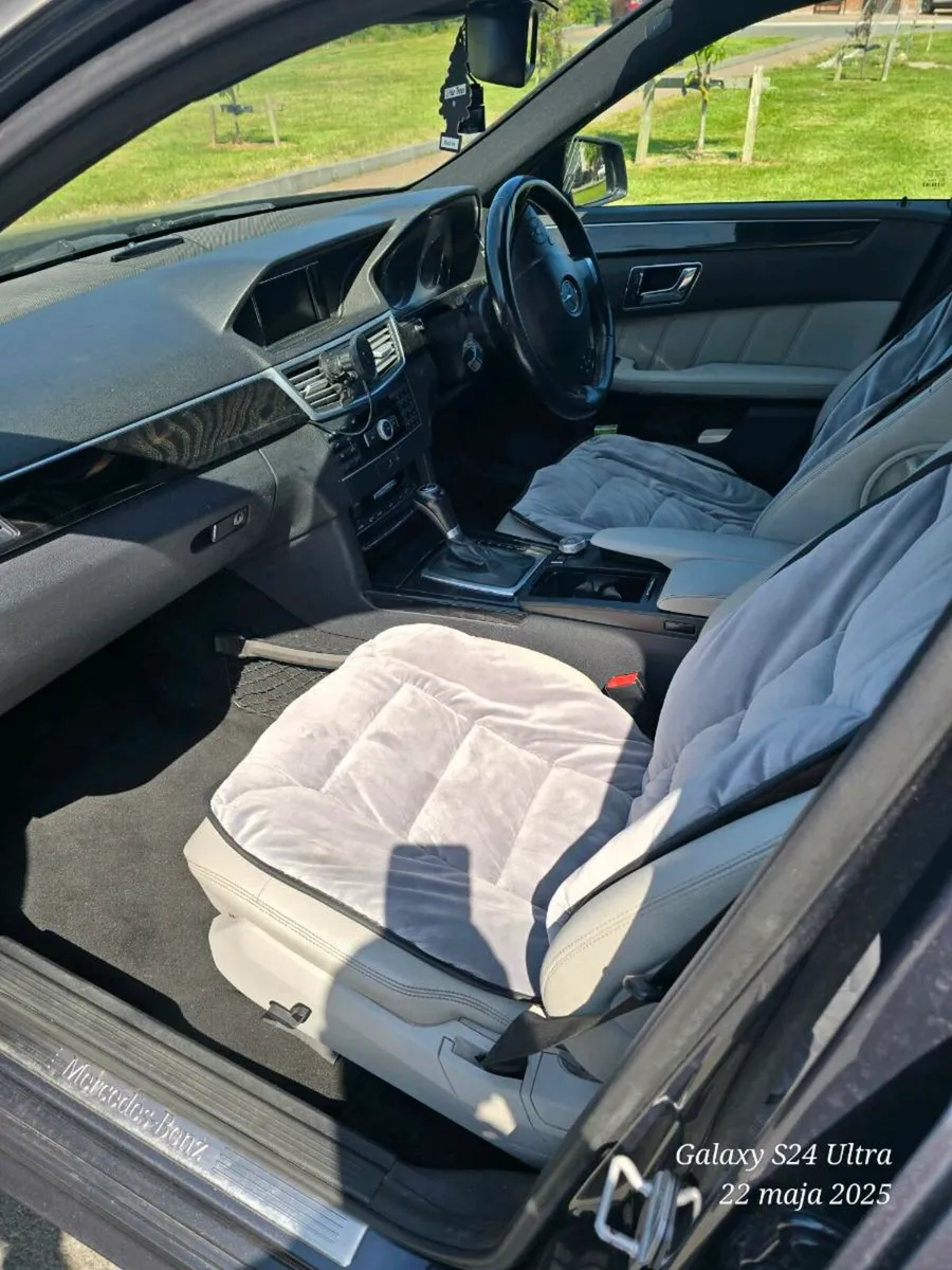 Mercedes Benz E200 AMG Avantgarde - Image 3