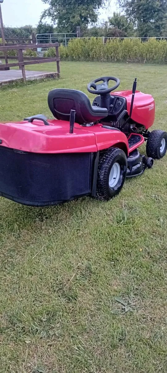 Johnsered lawnmower - Image 2