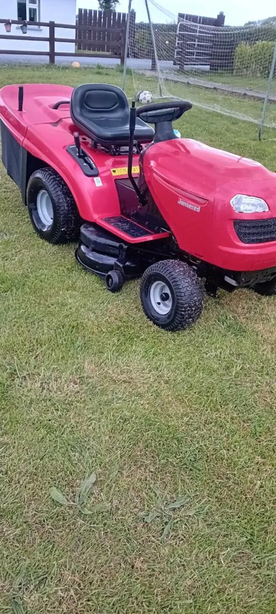 Johnsered lawnmower - Image 3