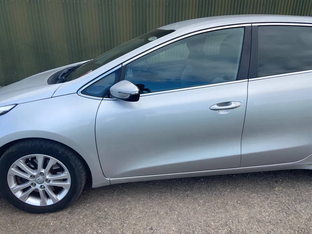 Kia Ceed 2015 - Image 2