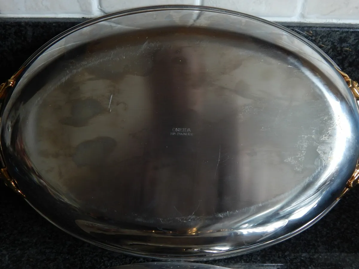 Oneida brand Serving Dish with Glass Liner - Image 4