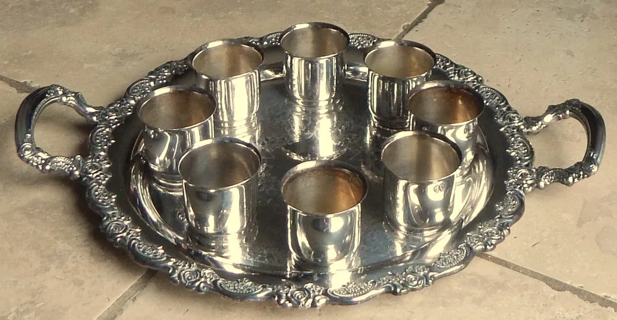 Oneida Silver Plated Tray & 8 Drinking Cups - Image 1