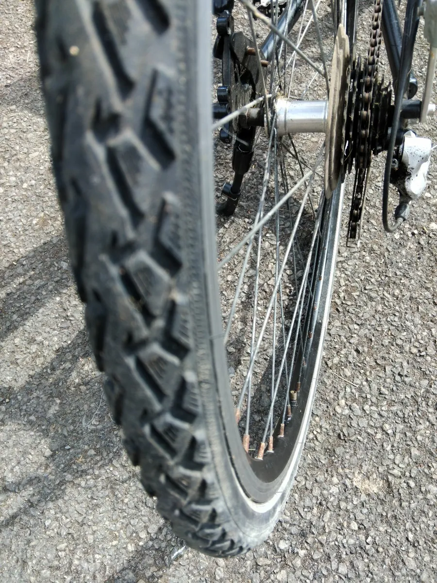 Trek  7.3 FX  mens cycle 18 speed  for sale. - Image 3