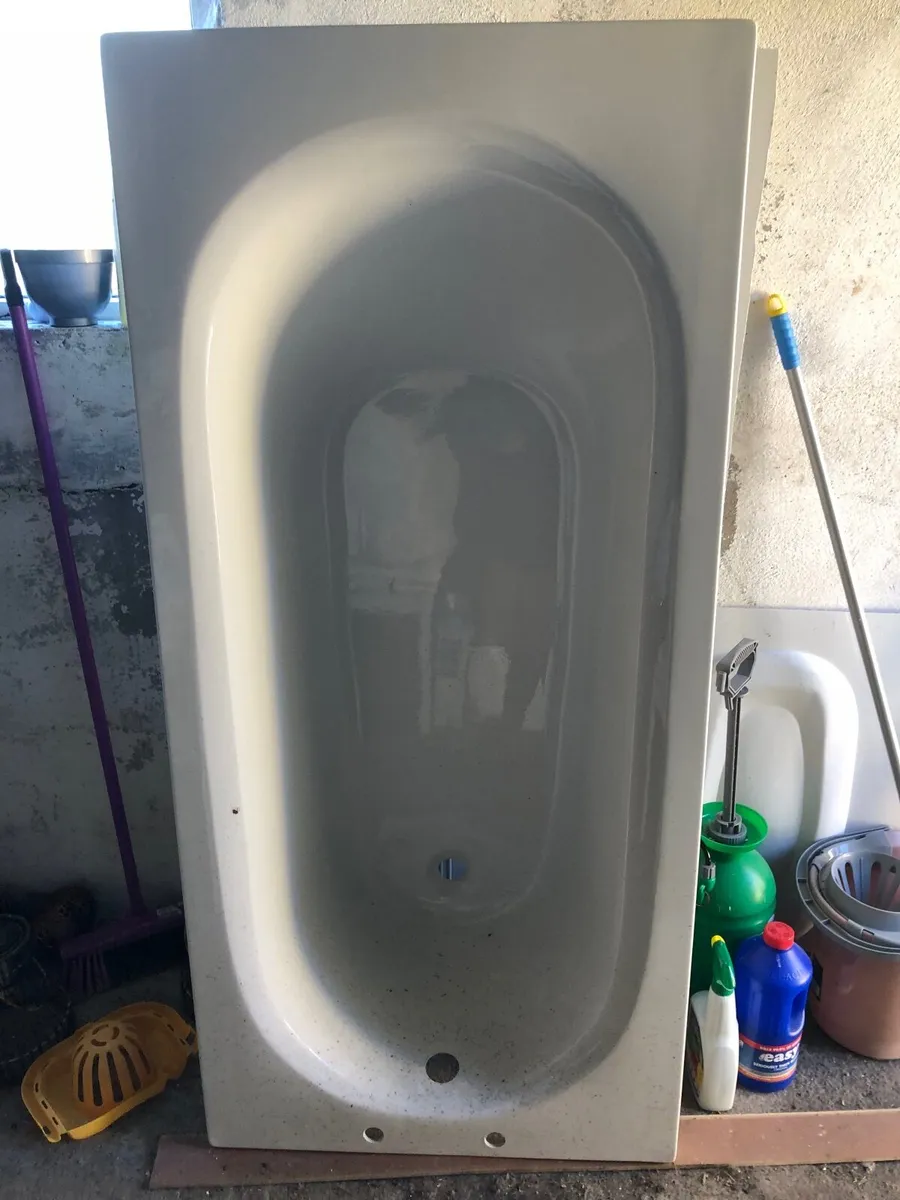 Small sized bath brand new with legs fitted