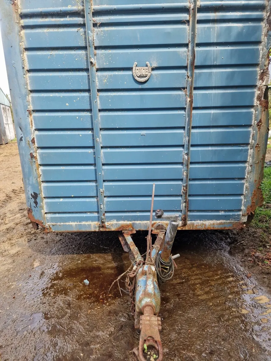 Trailer - Image 1