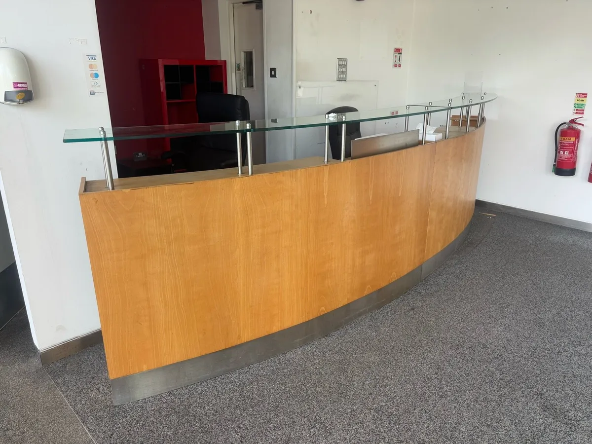 Reception desk - Image 1