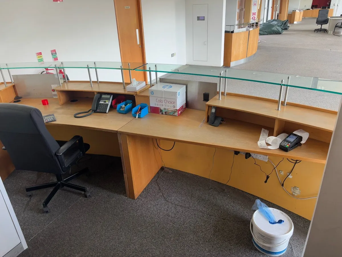 Reception desk - Image 2