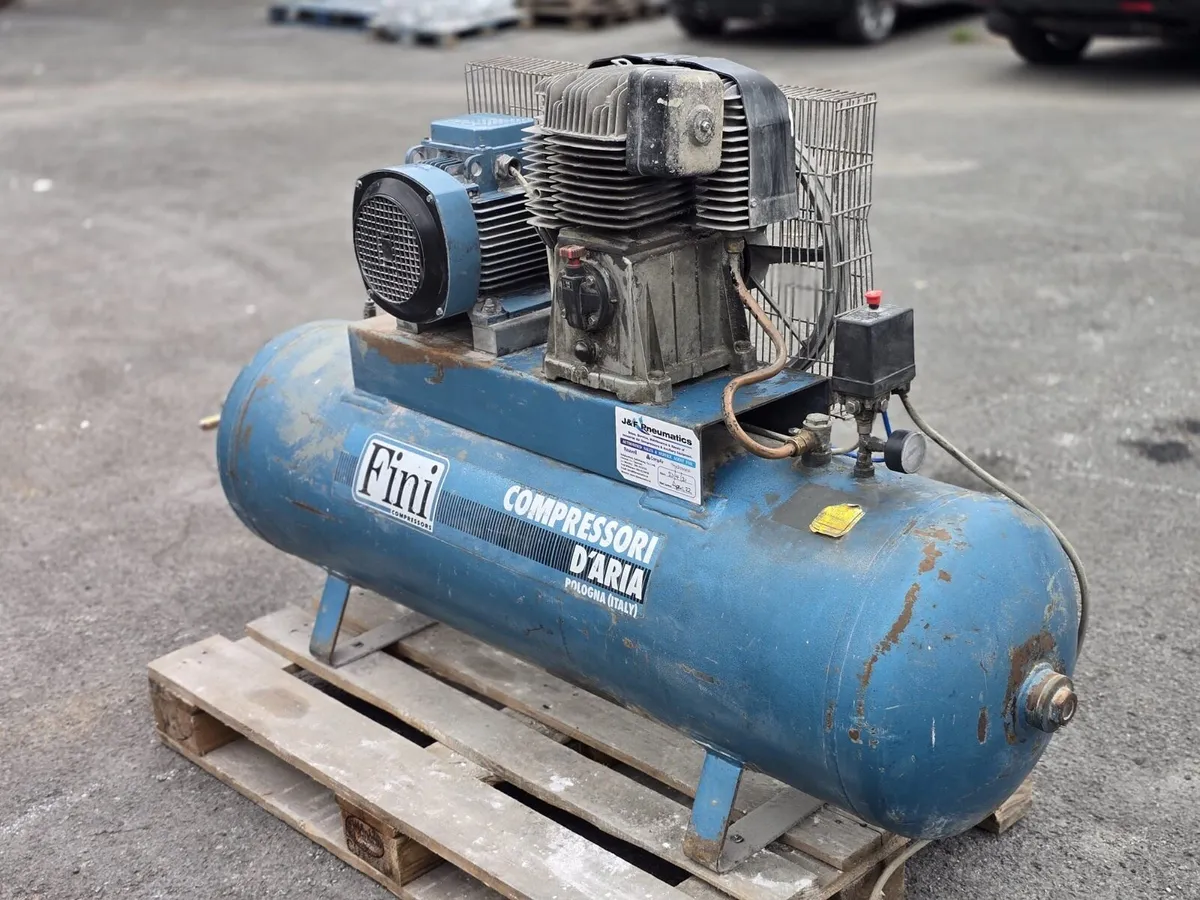 Air compressor - Image 1