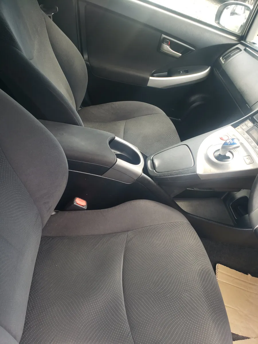 Toyota prius 2015 - Image 3