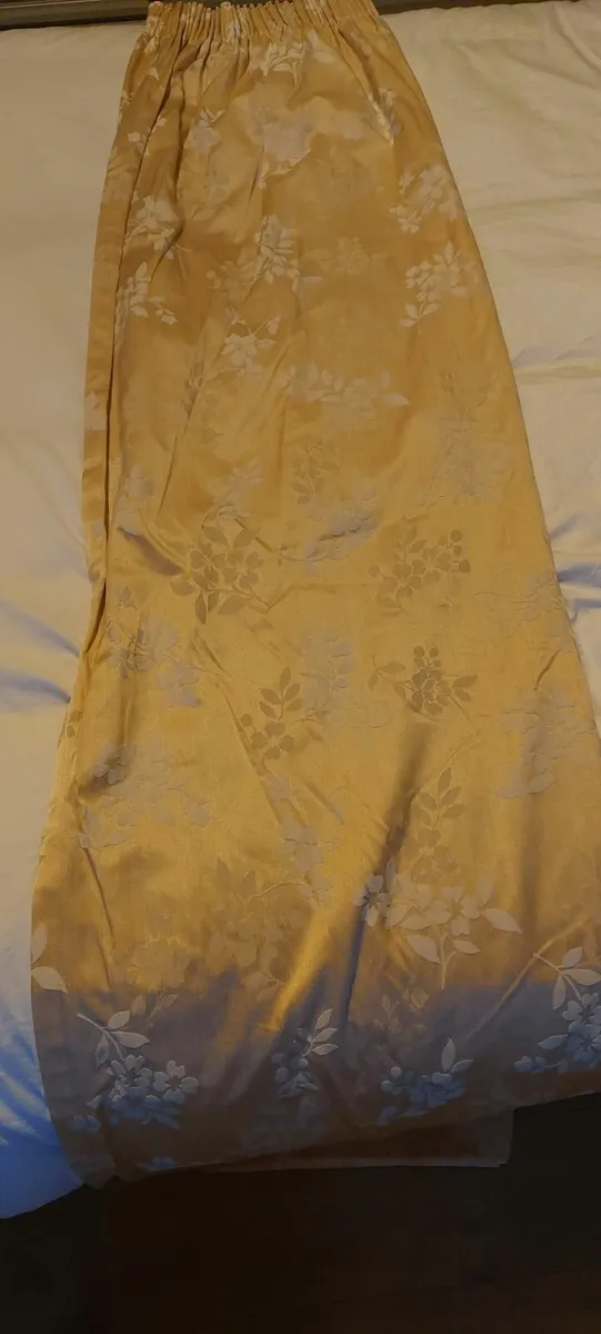 Curtains - Image 2