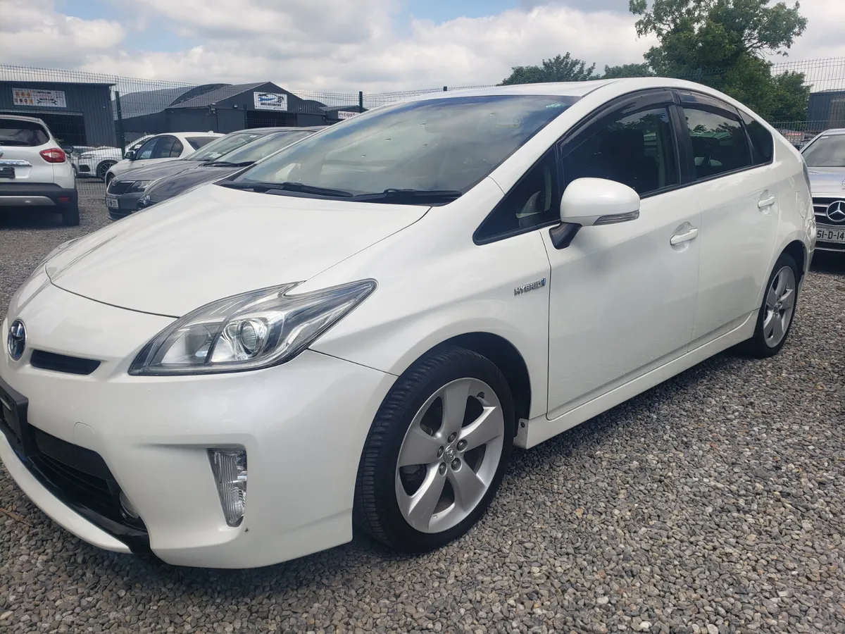 Toyota prius 2015 - Image 2