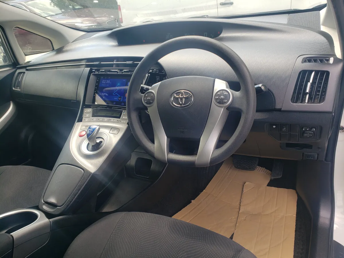 Toyota prius 2015 - Image 4
