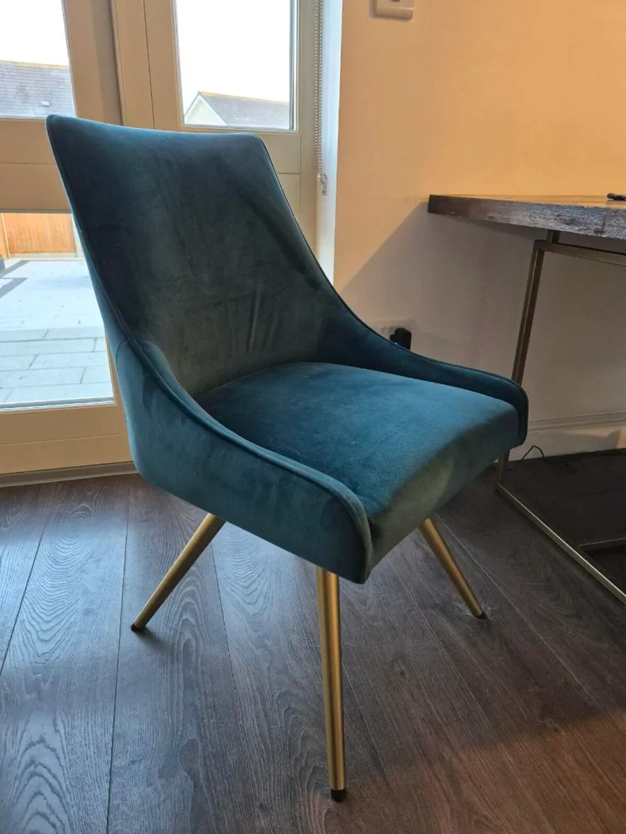 Dinning table + velvet chairs - Image 4