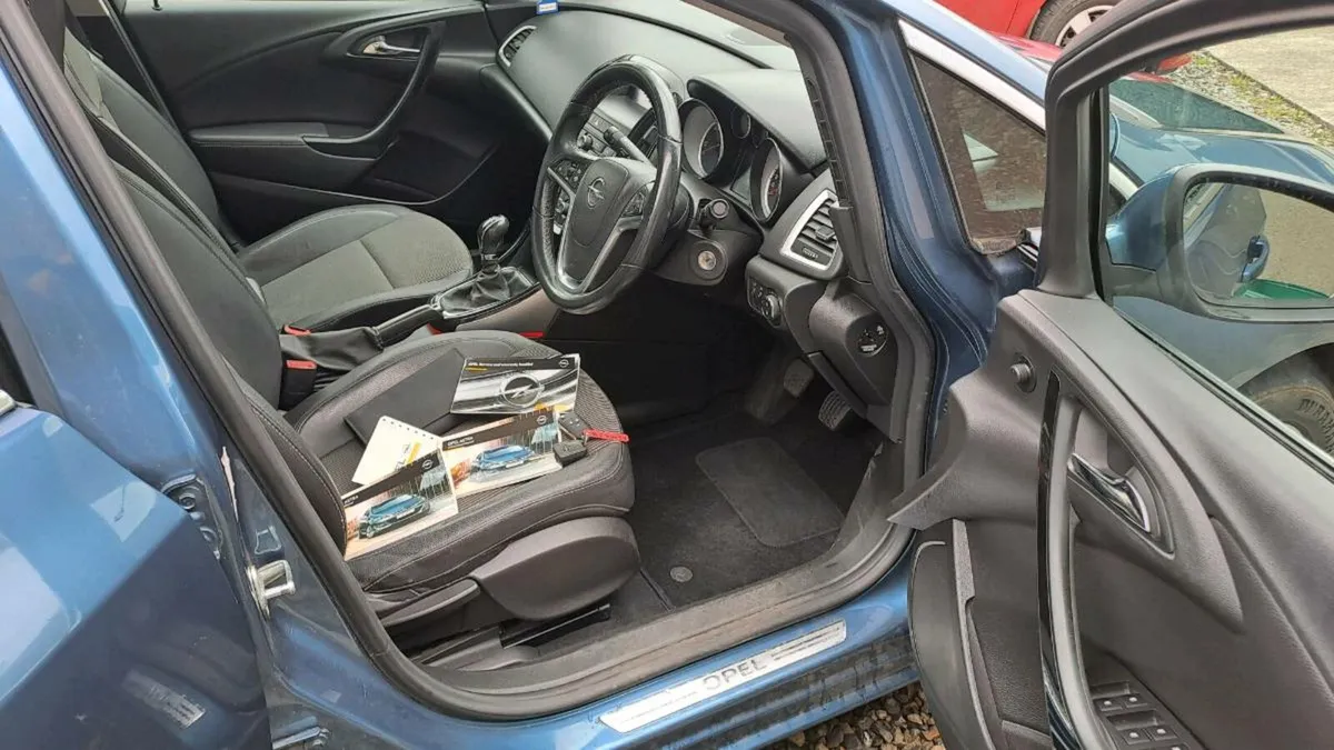 2015 Opel Astra SE~Nct 07-26~Tax 07-25~Spotless~ - Image 2