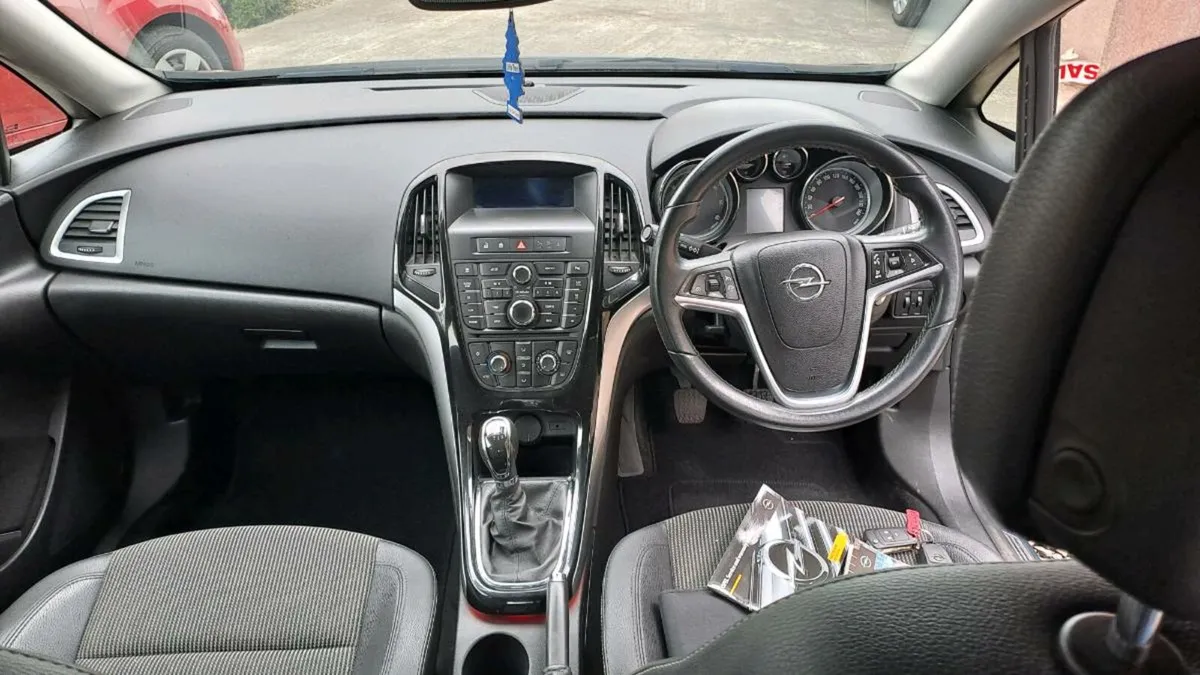 2015 Opel Astra SE~Nct 07-26~Tax 07-25~Spotless~ - Image 3
