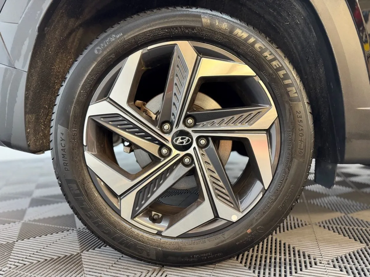 Hyundai Tucson 2WD Executive Plus HEV Auto - Image 4