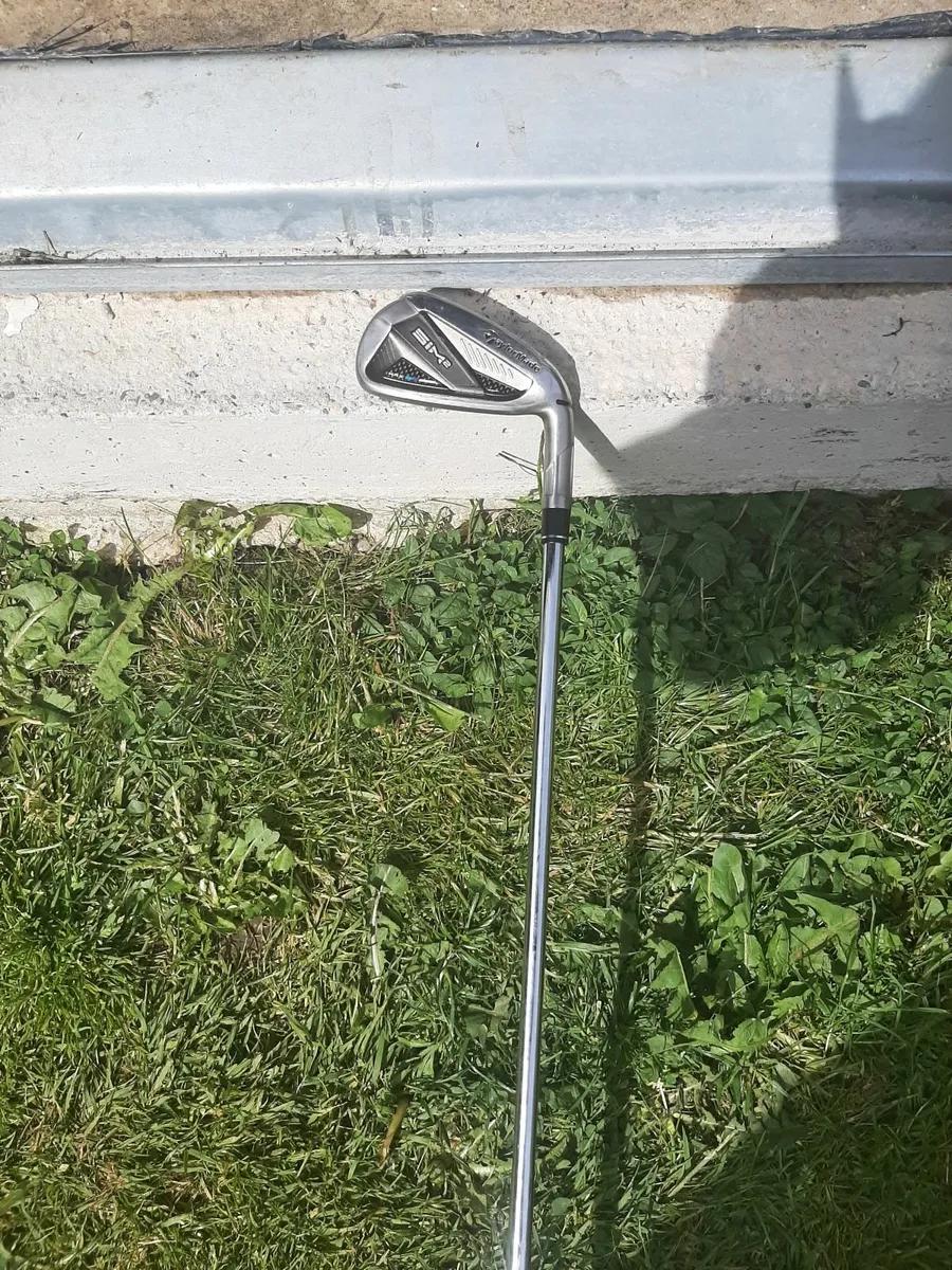 Golf iron - Image 1
