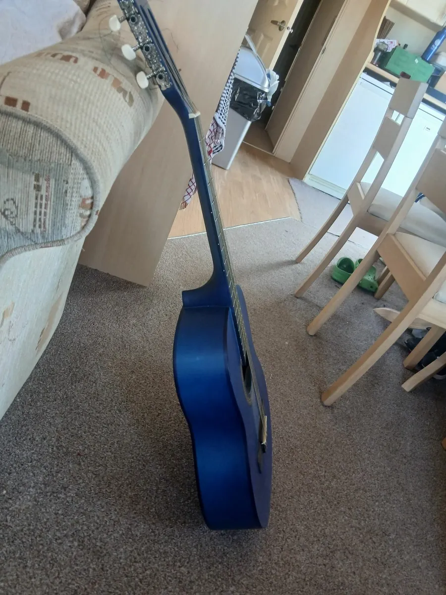 Guitar 3/4 - Image 2