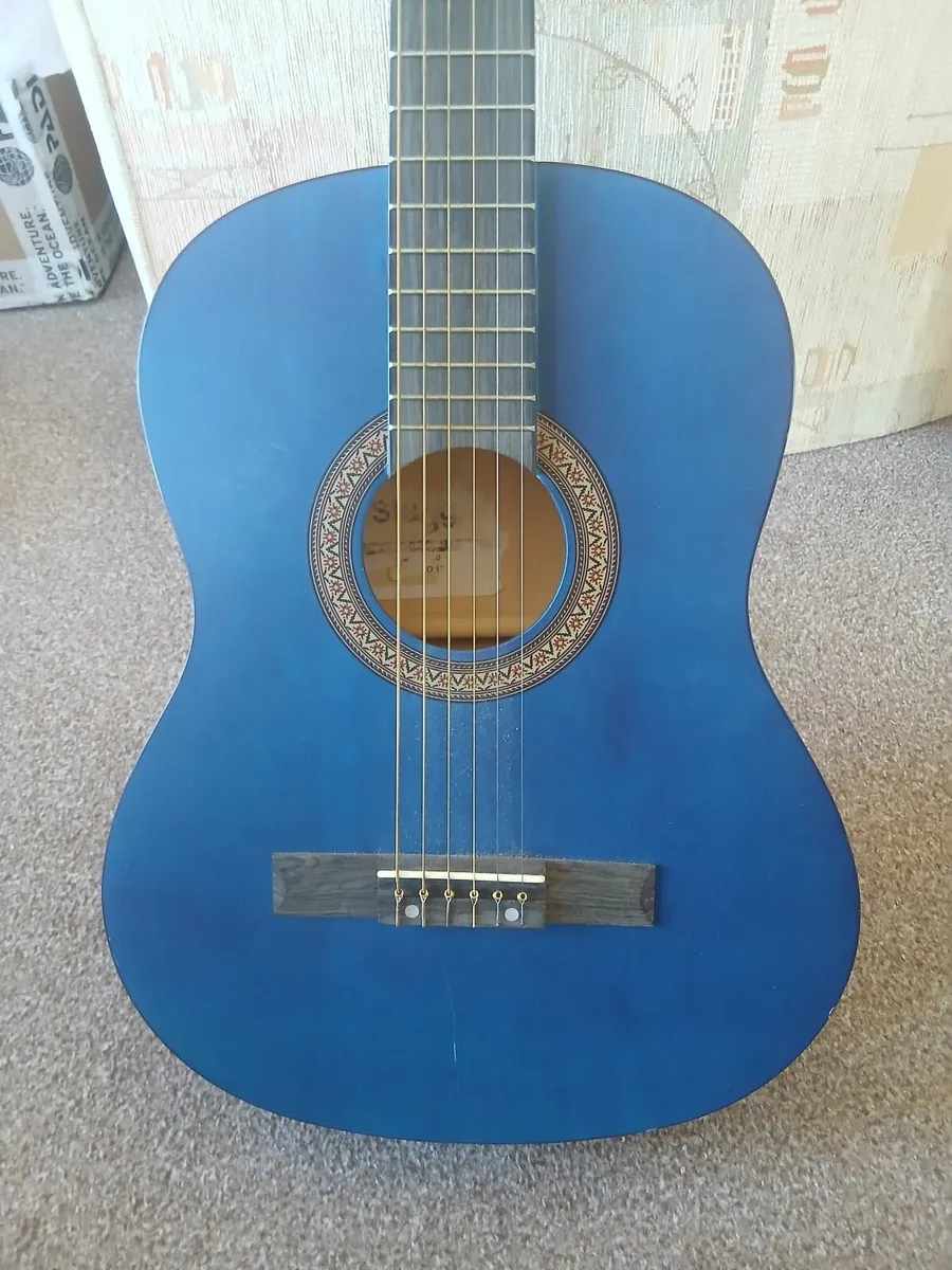 Guitar 3/4 - Image 3