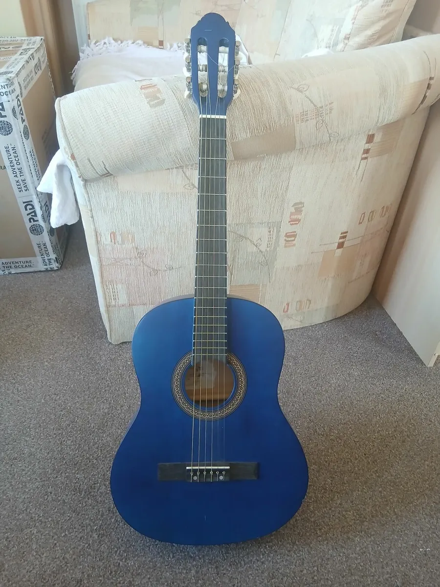 Guitar 3/4 - Image 1