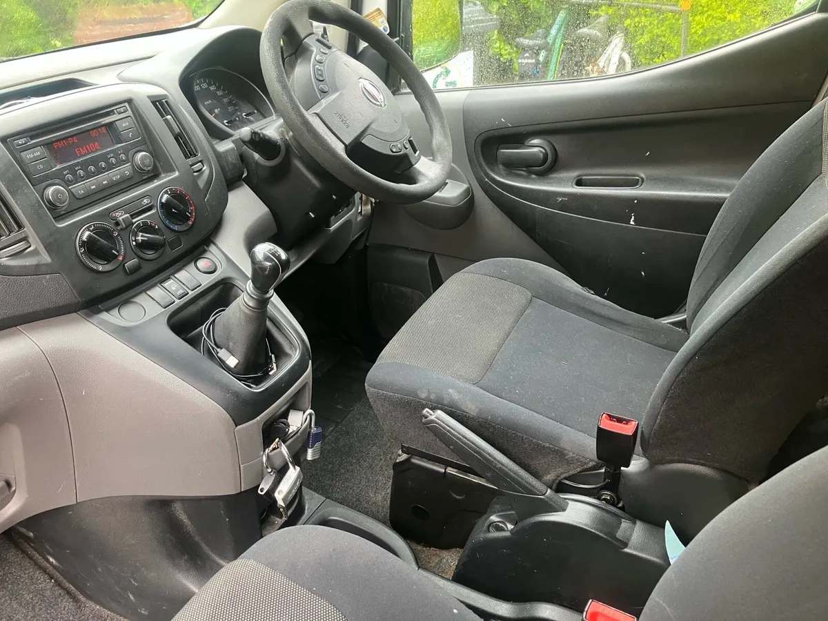 17 Nissan NV200 Van (Only 60k KM) - Image 4