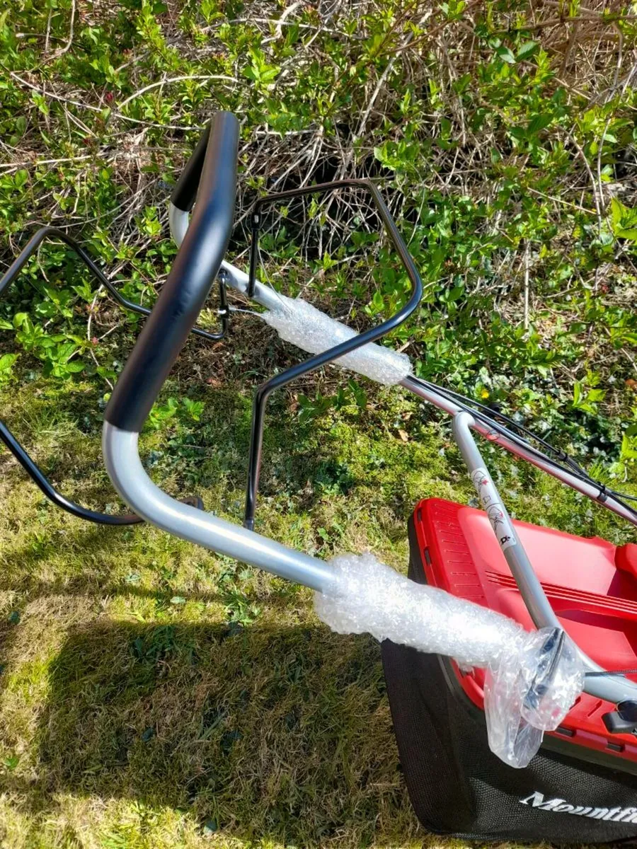 New mountfield selfdrive used once 51cm honda - Image 3