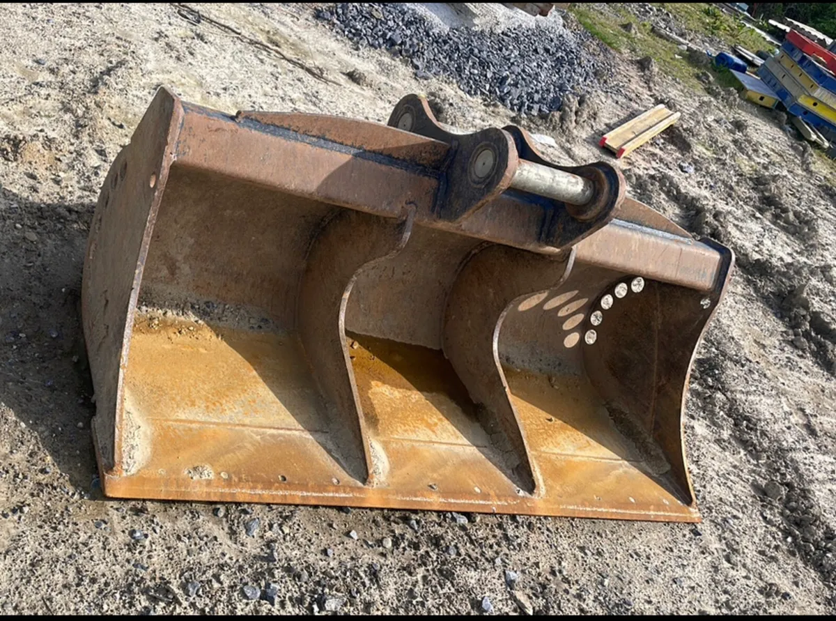 GRADING BUCKET - LIKE NEW