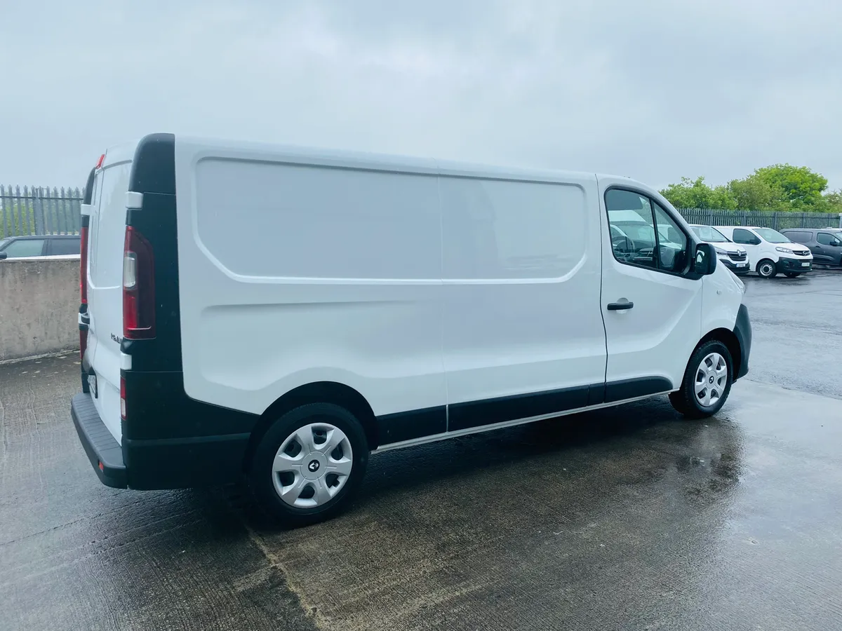 212 Renault Trafic 2.0 LWB.Low Kms. €16,950 + VAT - Image 4