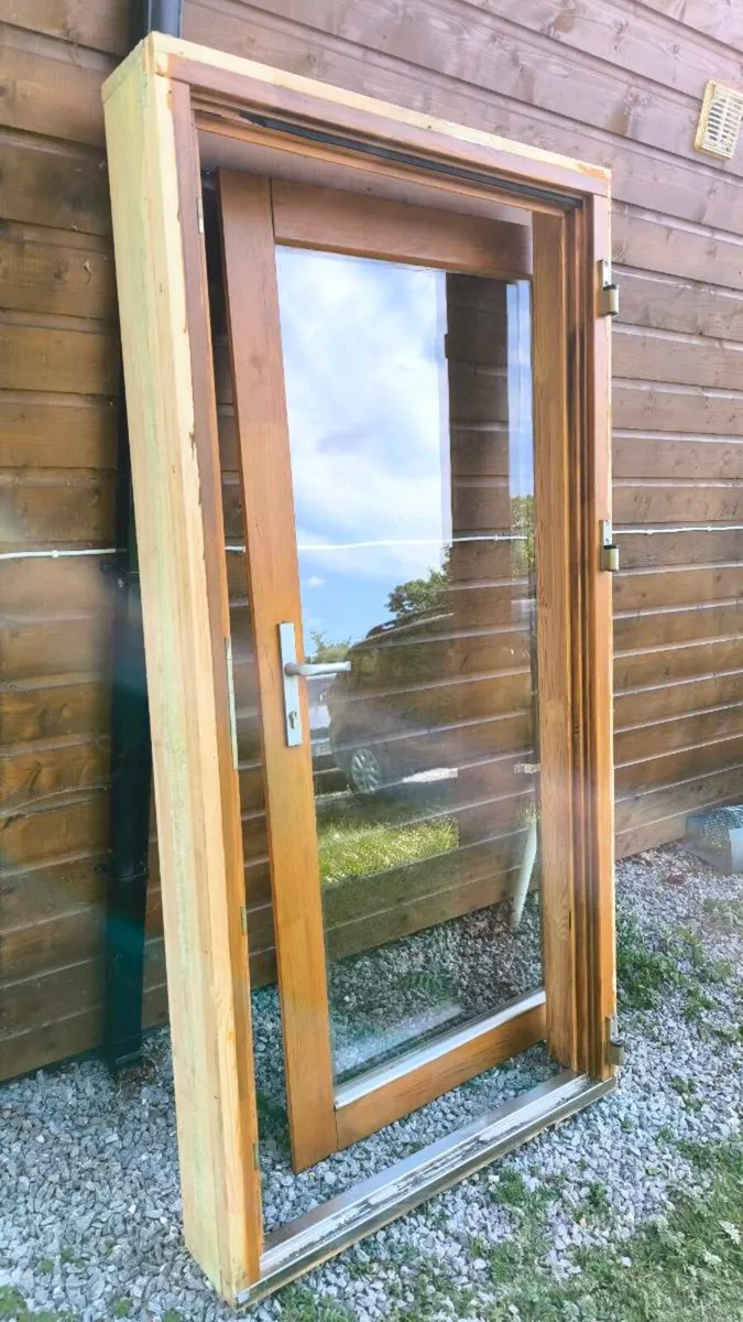 Wooden windows and door - Image 1