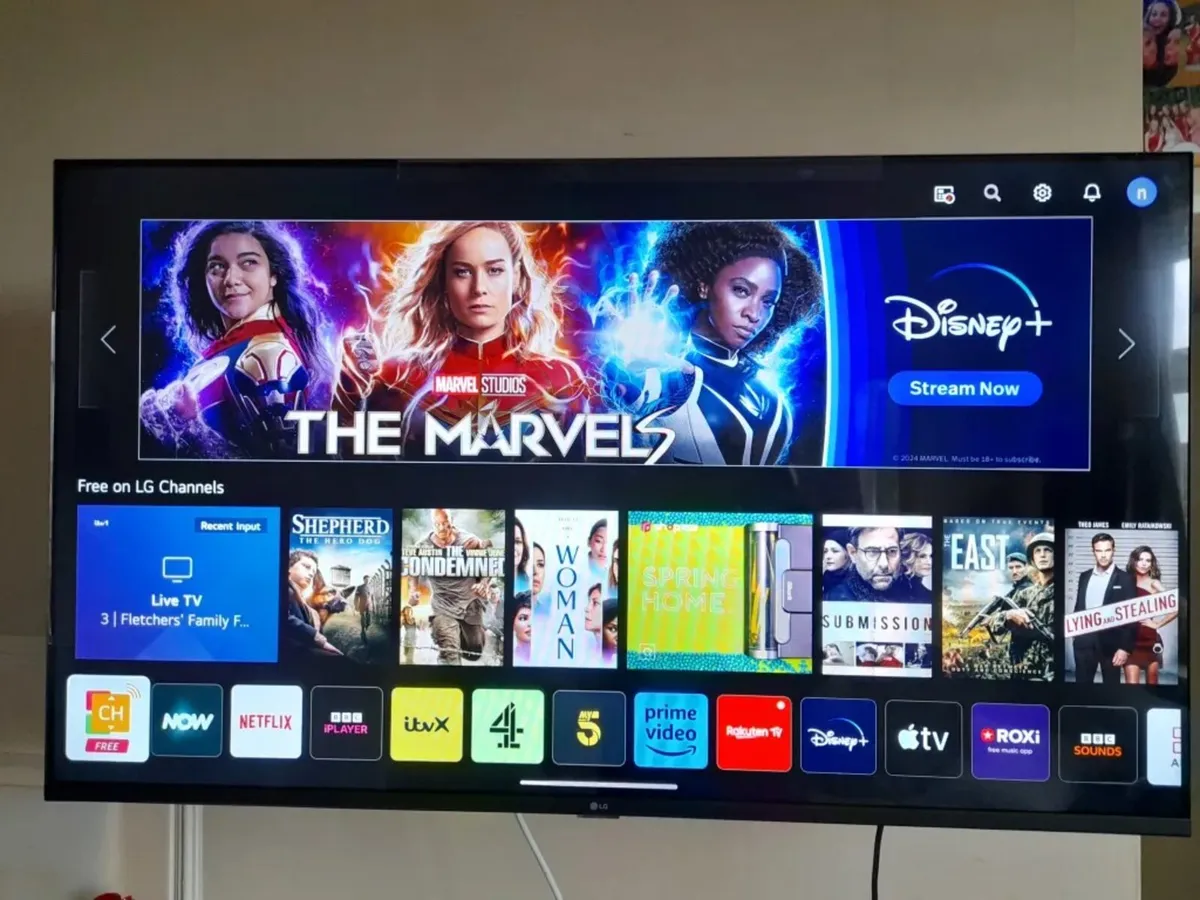 43” LG ultrahd 4K smart like new with stand&remote - Image 1