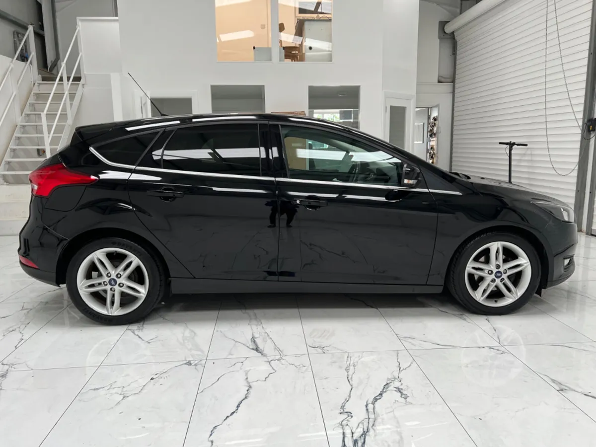 Ford Focus 2017 - Image 2