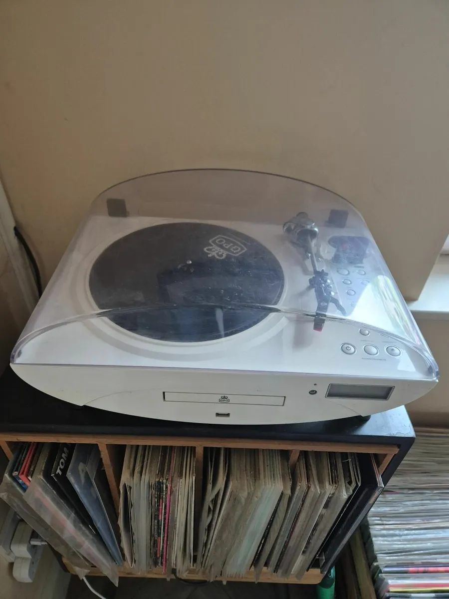 Retro Turntable Record Player - Image 1