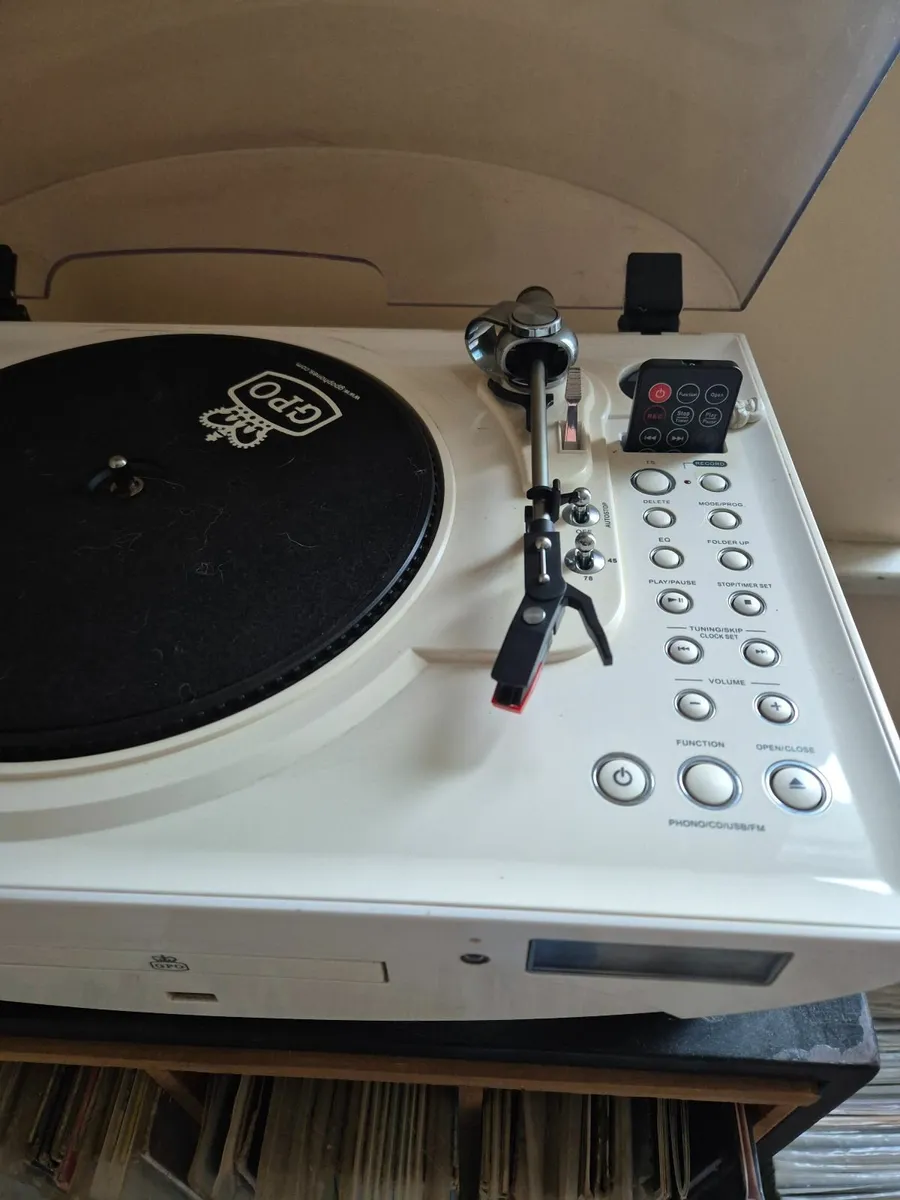 Retro Turntable Record Player - Image 2