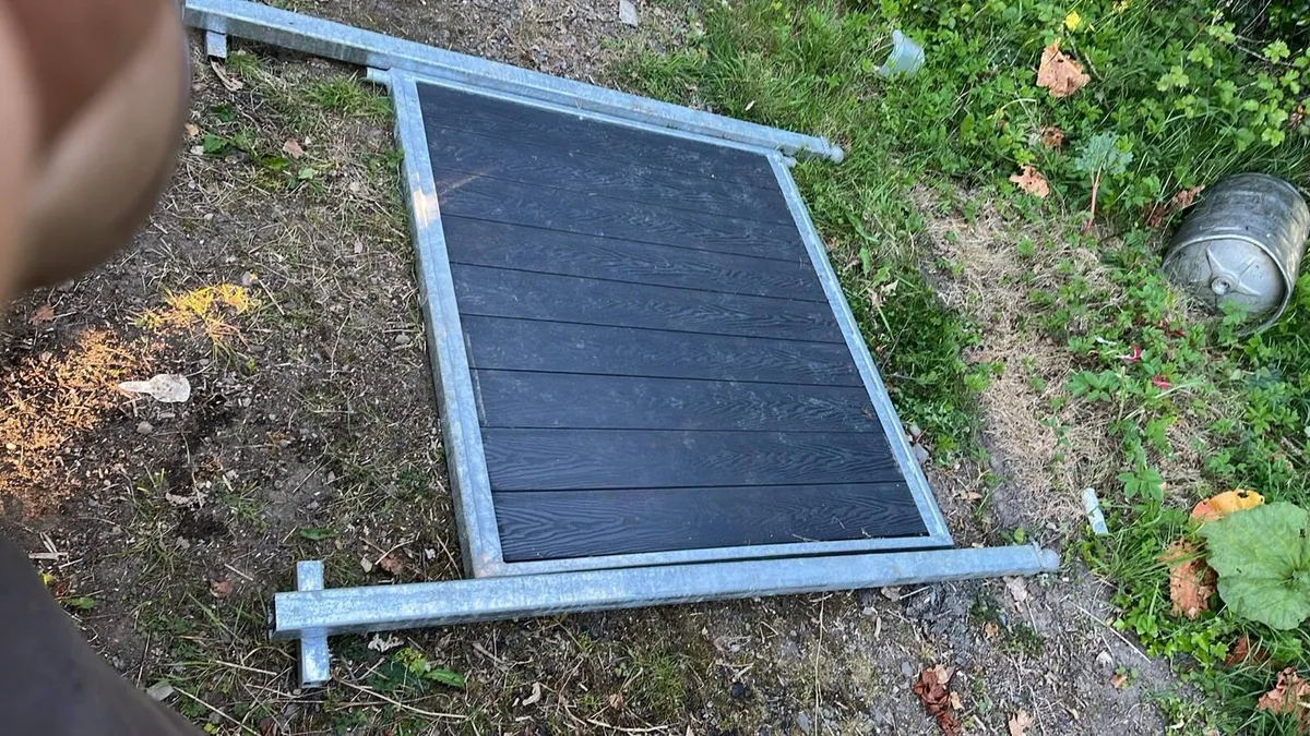 Gate - Image 1