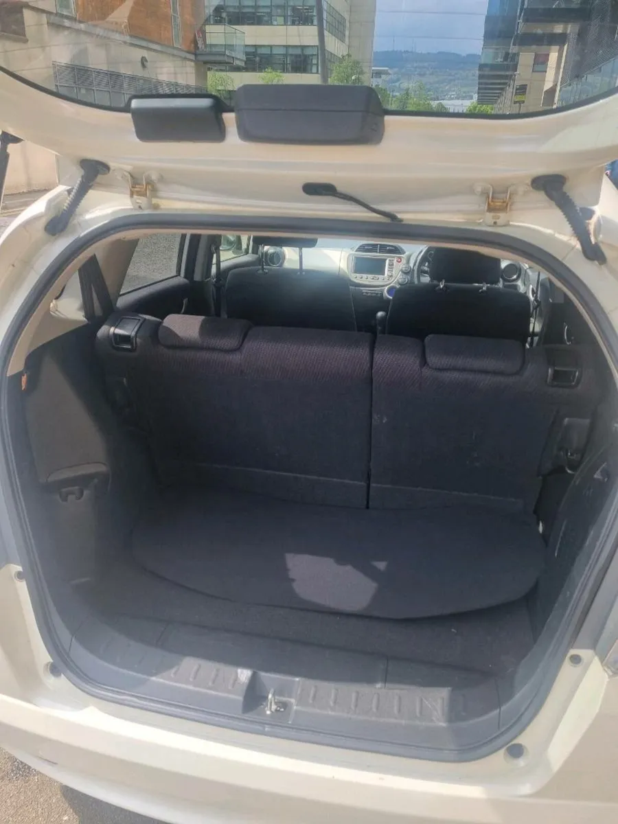 Car - Image 3